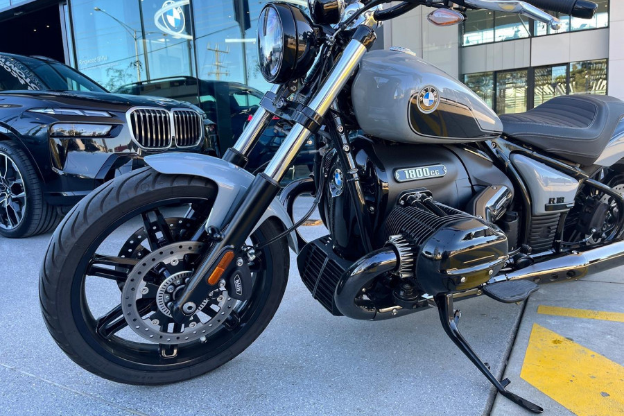 2025 BMW R 18 Blacked Out R 18