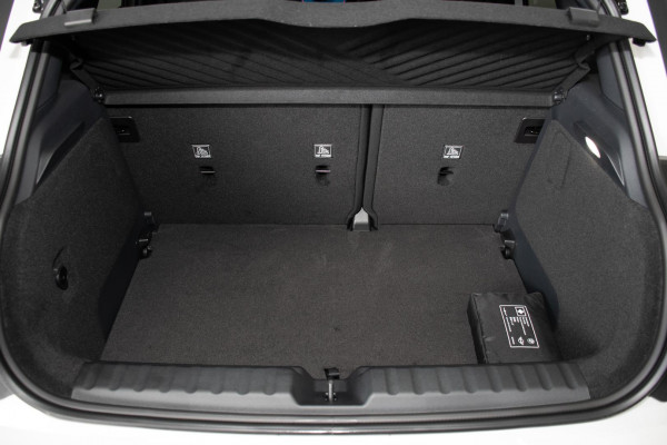 2025 MINI Aceman J05 JCW E Favoured Hatch image 15