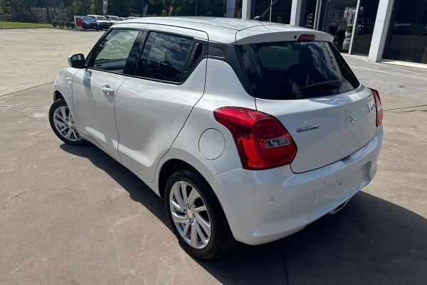 2023 Suzuki Swift AZ Series II GL Hatch Image 3