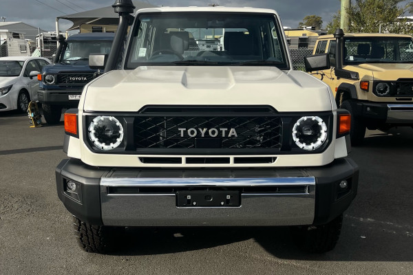 2025 MYon Toyota LandCruiser GDJL79R (Cab Chassis) GXL Double-Cab Cab-Chassis Image 2