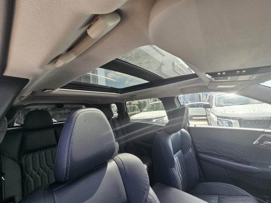 2025 Mitsubishi Outlander ZM Exceed SUV Image 17