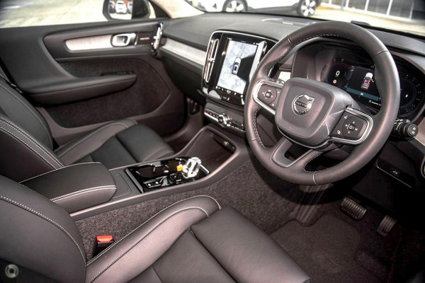 2024 MY25 Volvo XC40 XZ Ultra B4 Dark SUV Image 6