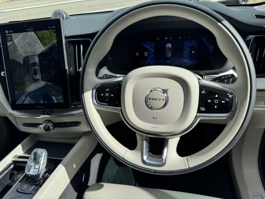 2026 Volvo XC60 UZ Ultra T8 Plug-in Hybrid Dark SUV Image 11