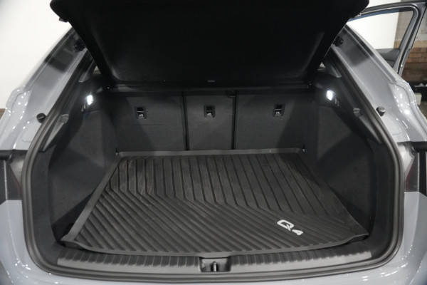 2025 Audi Q4 e-tron F4 45 SUV Image 34