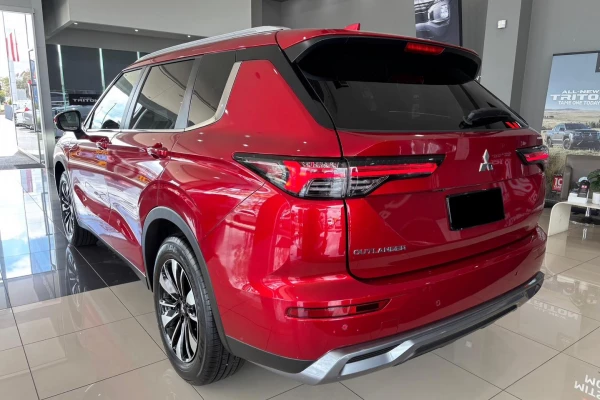 2025 Mitsubishi Outlander ZM LS SUV Image 5