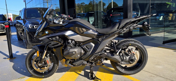2026 BMW R 1300 RS Triple Black R 1300 image 14