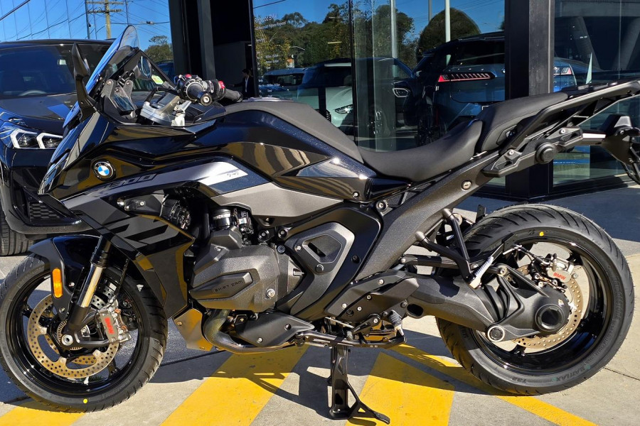 2026 BMW R 1300 RS Triple Black R 1300