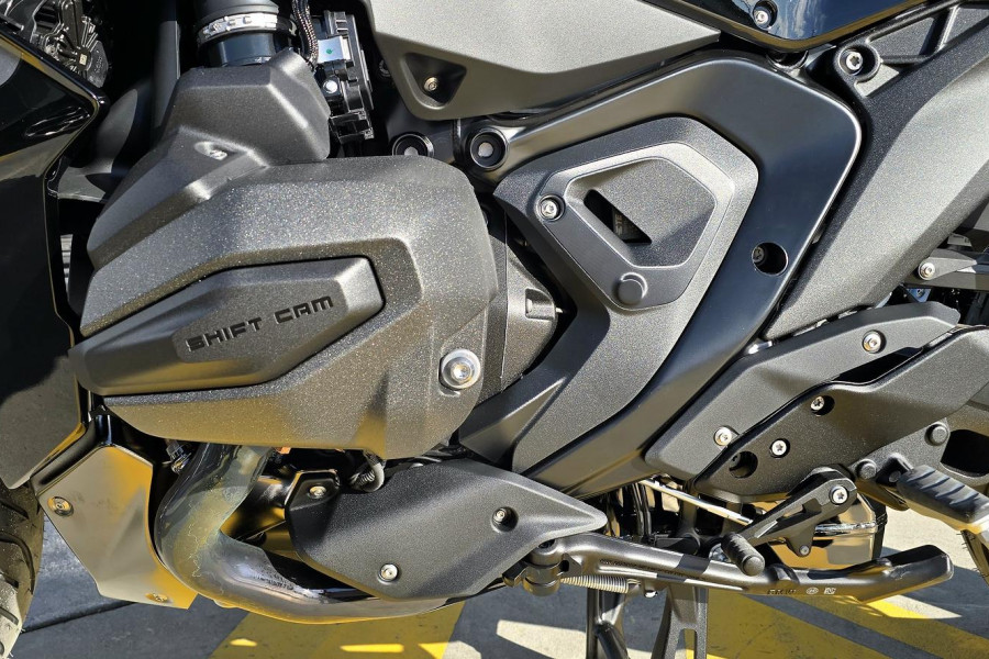 2026 BMW R 1300 RS Triple Black R 1300