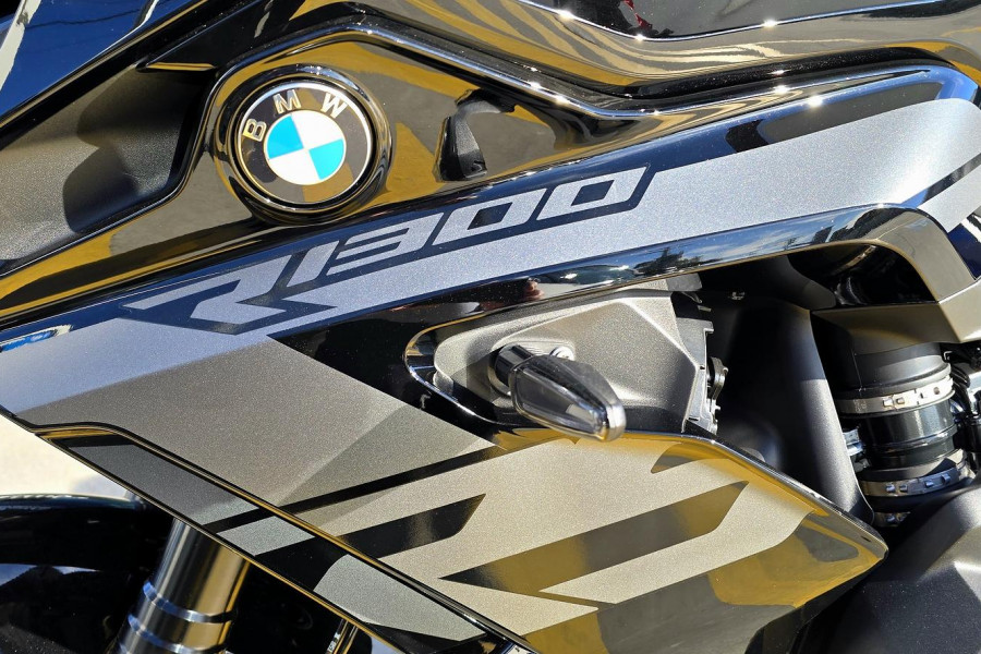 2026 BMW R 1300 RS Triple Black R 1300