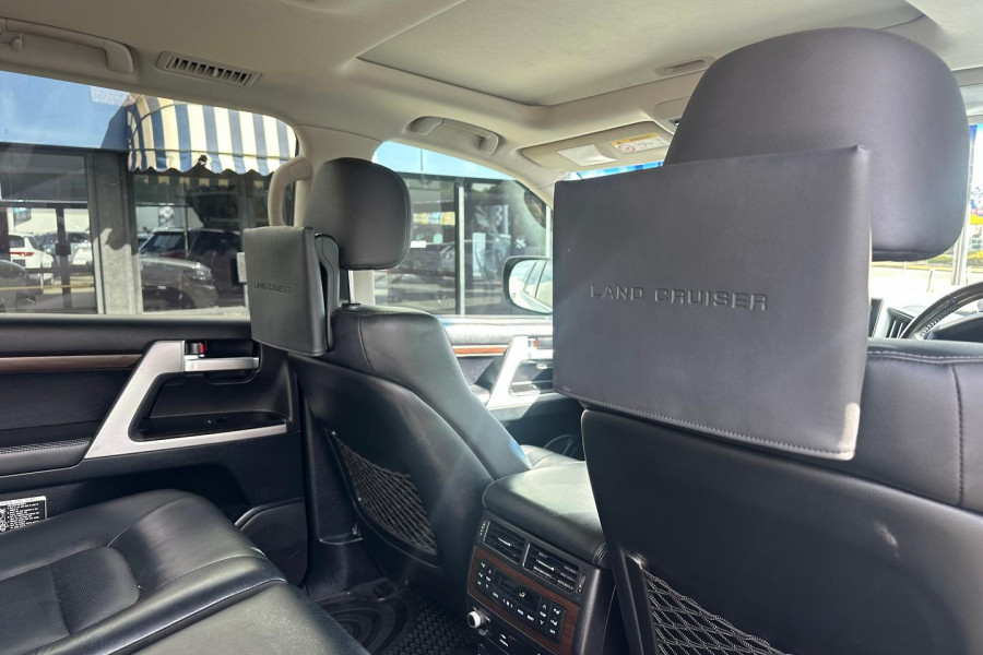 2020 Toyota LandCruiser VDJ200R Sahara SUV Image 10