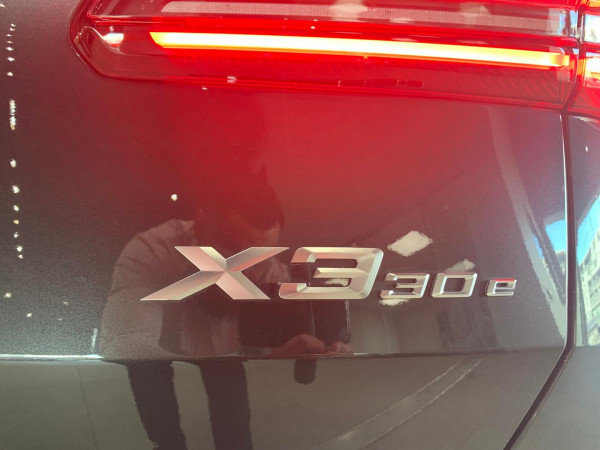 2025 BMW X3 G45 30e xDrive SUV image 12