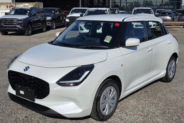 2025 Suzuki Swift UZ Hybrid Hatch Image 2