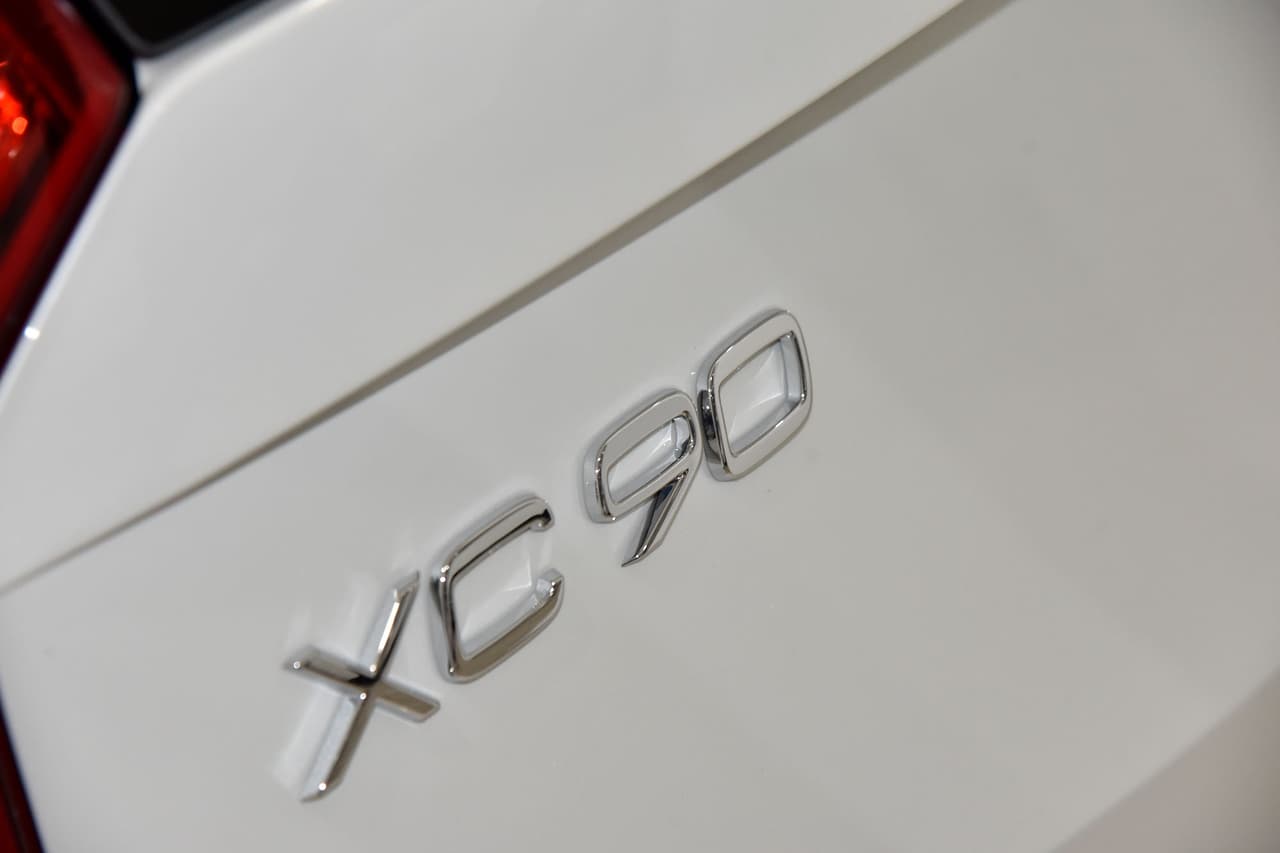2021 Volvo XC90 L Series T6 R-Design SUV Image 6