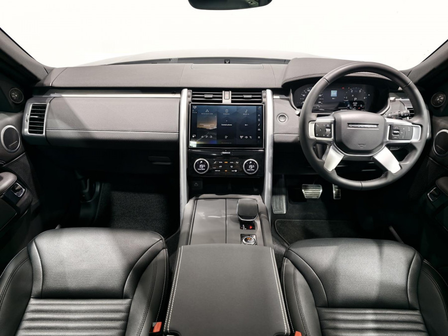2025 Land Rover Discovery Series 5 D350 Dynamic SE SUV Image 10