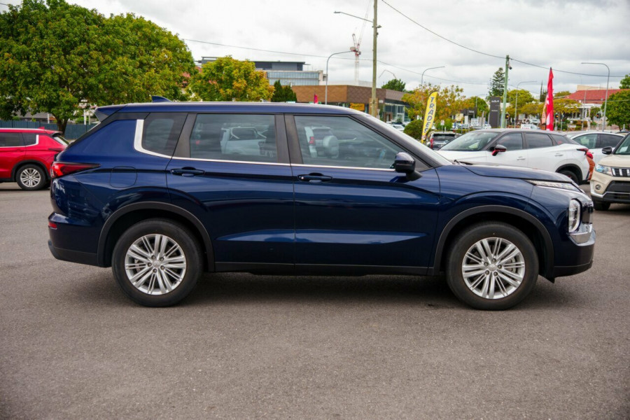 2024 Mitsubishi Outlander ZM ES SUV Image 4