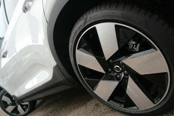 2026 Volvo EX40  Ultra Twin Motor Performance SUV Image 4