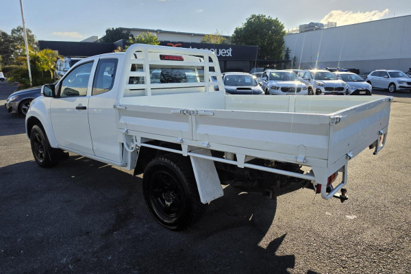 2017 Isuzu D-MAX  SX Cab Chassis Image 9