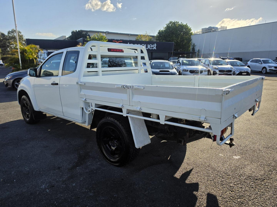 2017 Isuzu D-MAX  SX Cab Chassis Image 9