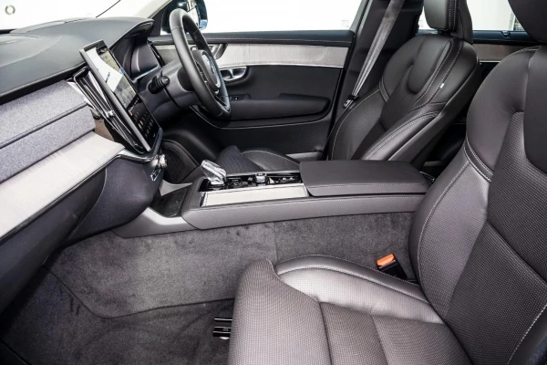2025 MY26 Volvo XC90 L Series Ultra B5 Dark SUV Image 8