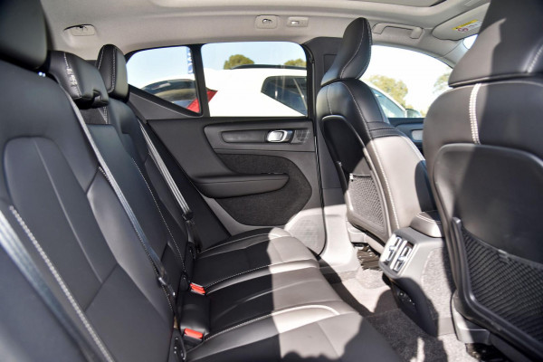 2025 MY26 Volvo XC40 XZ Ultra B4 Dark SUV Image 9