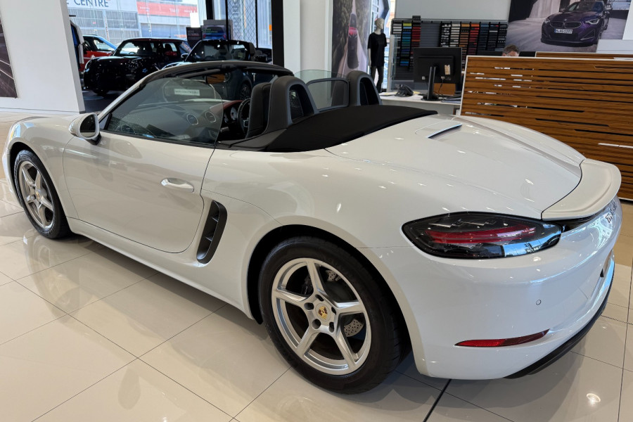 2016 MY17 Porsche 718 982  Convertible Image 7