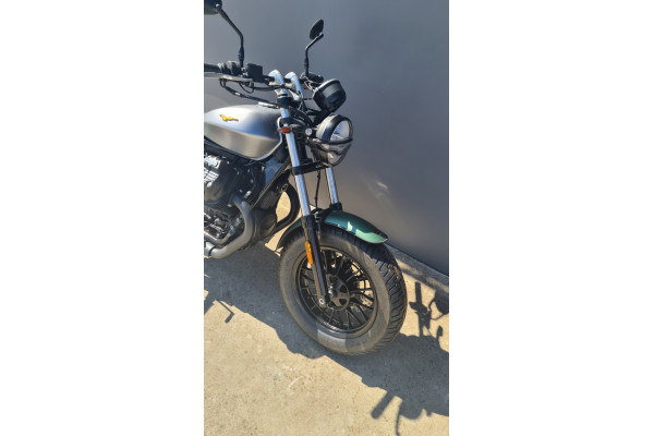 2021 Moto Guzzi V9 Bobber Centenario Motorcycle Image 2