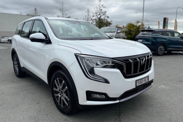 2025 Mahindra XUV700  AX7L SUV Image 6