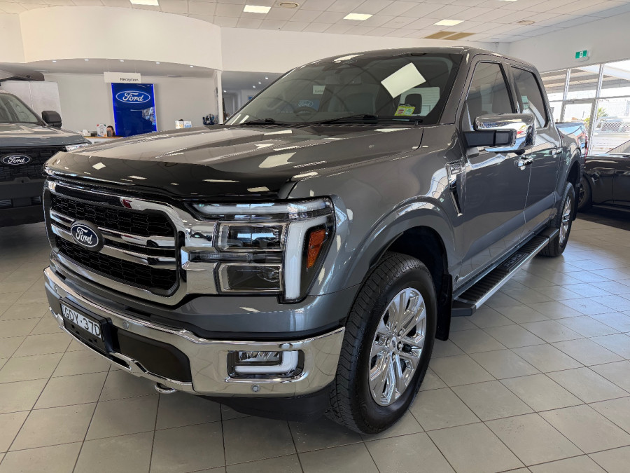 2024 Ford F-150  Lariat Dual Cab Image 3