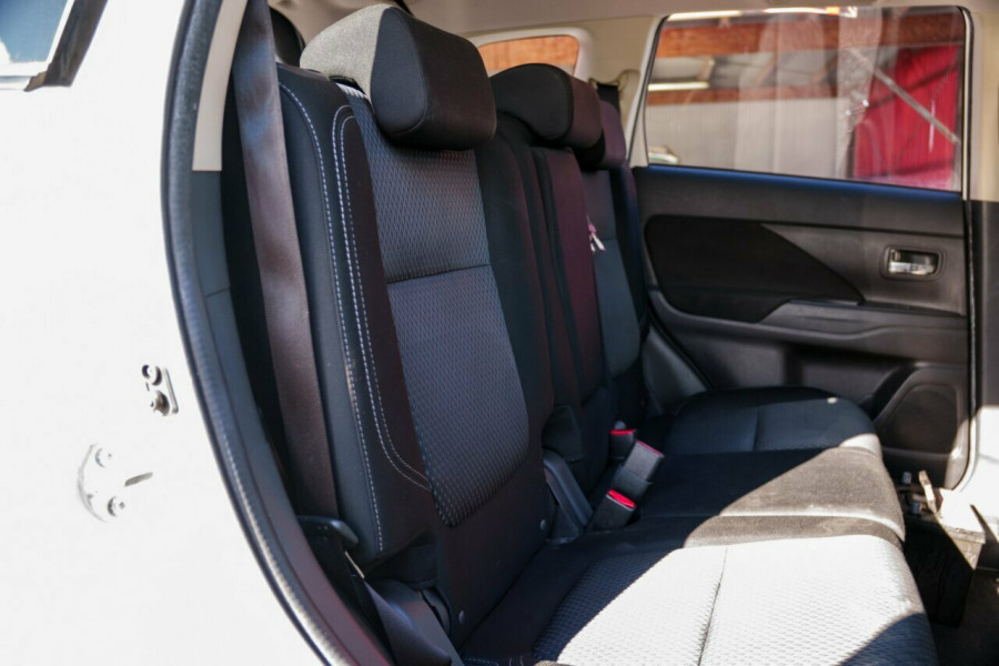 2018 MY19 Mitsubishi Outlander ZL ES Wagon Image 10