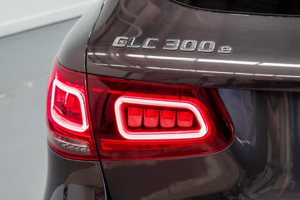 2020 Mercedes-Benz GLC-Class 300e 4matic (Hybrid) SUV Image 11