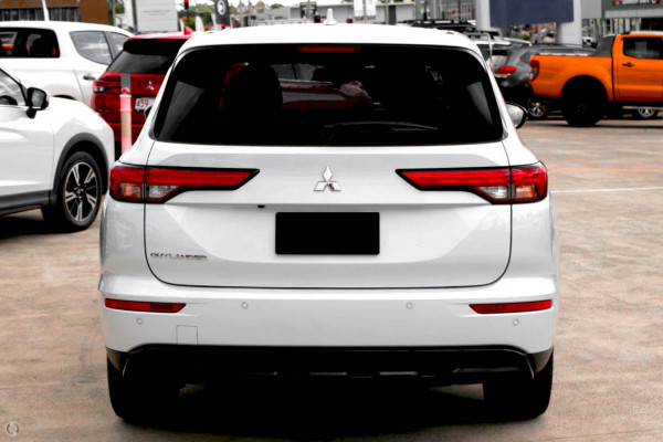 2025 Mitsubishi Outlander ZM LS SUV Image 4