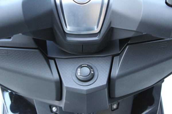 2026 BMW C 400 GT ion C 400 image 12