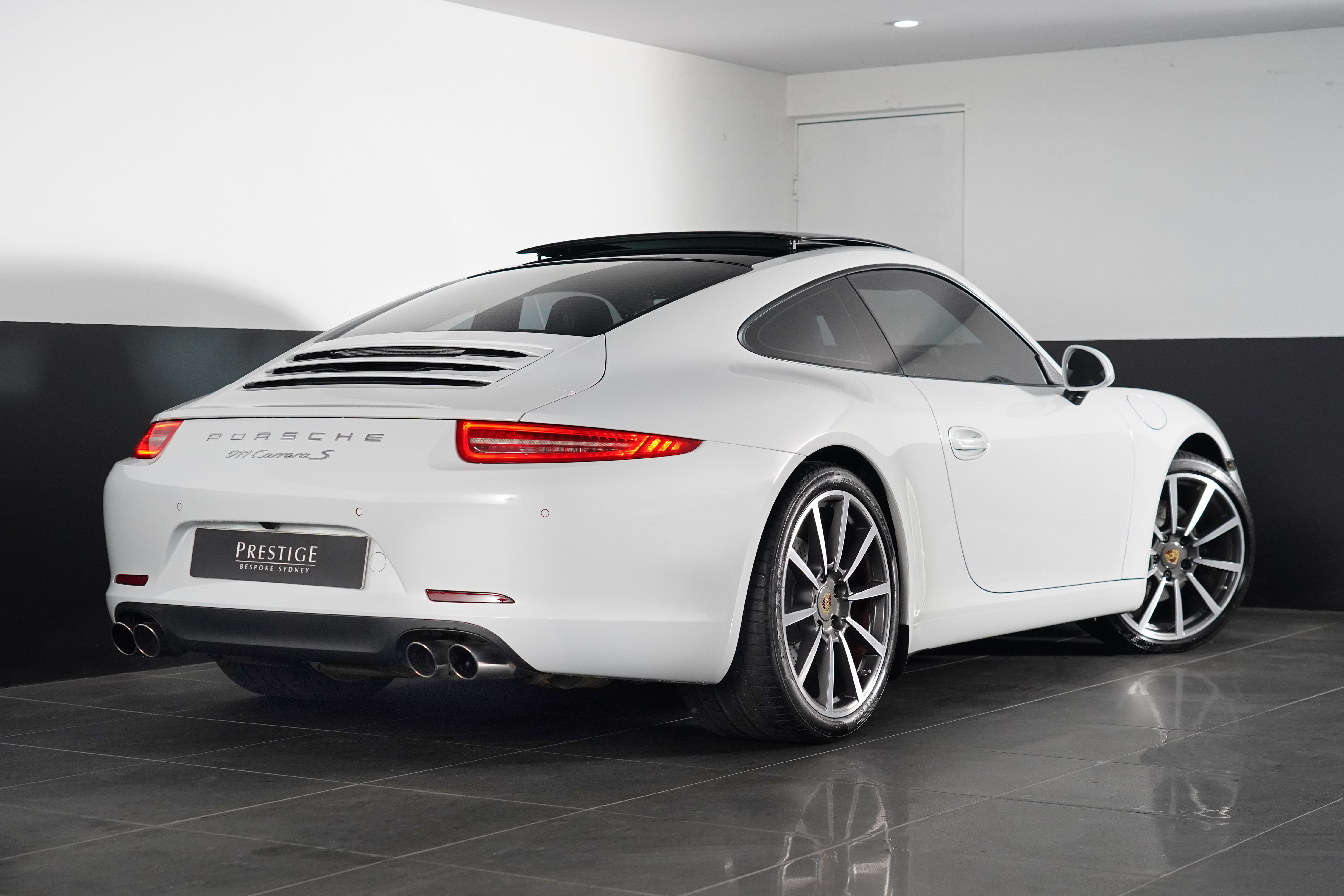 2015 Porsche 911 Carrera S Coupe Image 18