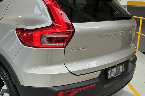 2023 Volvo XC40 XZ Ultimate B5 Dark SUV Image 7
