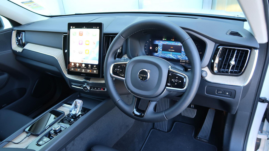 2025 MY26 Volvo XC60 UZ Plus T8 Plug-in Hybrid Dark SUV Image 27