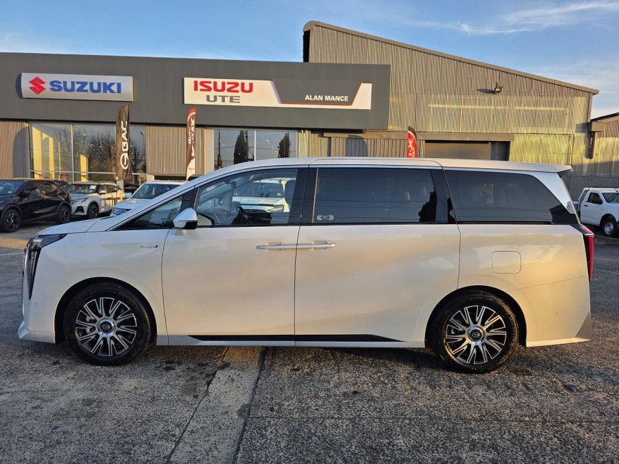 2026 GAC M8 PHEV  Luxury People Mover Image 4