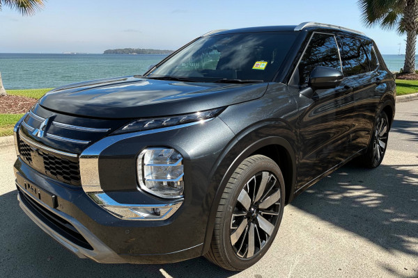 2025 Mitsubishi Outlander ZM Exceed Tourer SUV Image 3