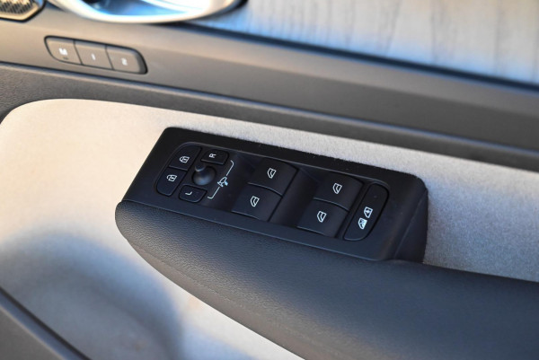 2022 Volvo XC40 XZ T4 Inscription SUV image 12