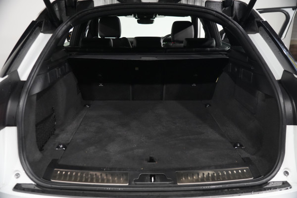 2022 Land Rover Range Rover Velar L560 P250 R-Dynamic SE SUV image 31