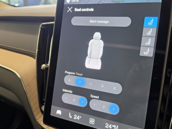 2025 MY26 Volvo XC60 UZ Ultra T8 Plug-in Hybrid Dark SUV image 16