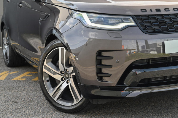 2025 Land Rover Discovery Series 5 D350 Dynamic HSE SUV image 2