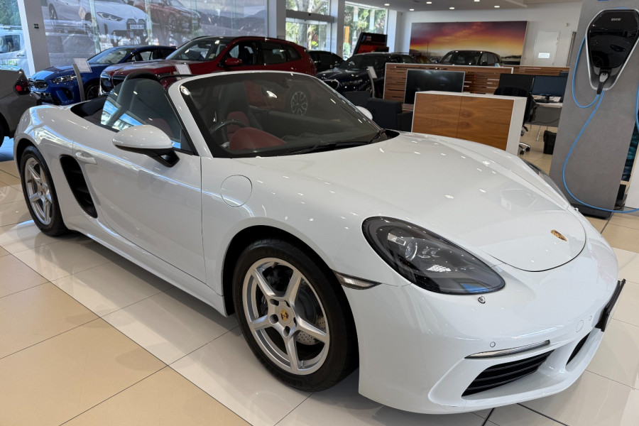 2016 MY17 Porsche 718 982  Convertible Image 27