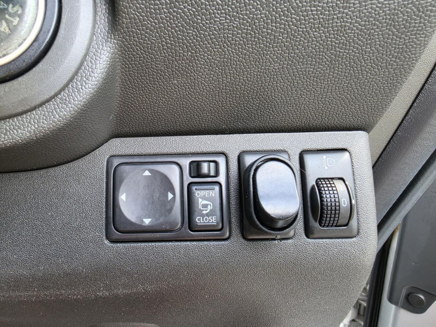 2010 Nissan Navara D40 ST-X Ute Image 25