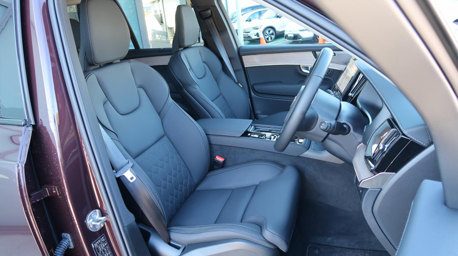 2025 MY26 Volvo XC90 L Series Plus T8 Plug-in Hybrid Dark SUV Image 12