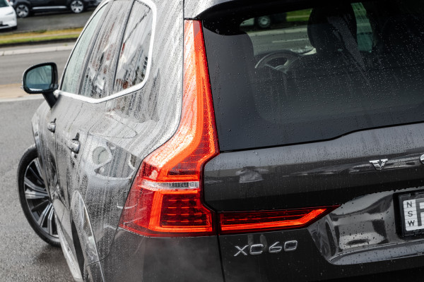 2022 Volvo XC60 UZ B5 Inscription SUV image 22