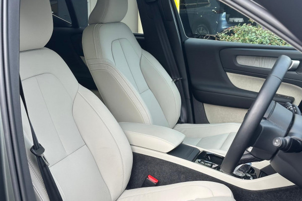 2026 Volvo XC40 XZ Ultra B4 Bright SUV Image 7
