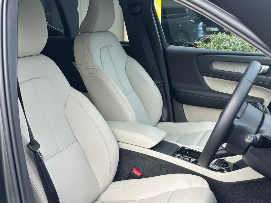 2026 Volvo XC40 XZ Ultra B4 Bright SUV Image 7