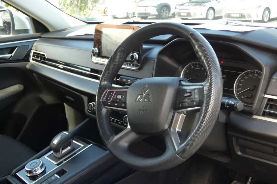 2022 MY22.5 Mitsubishi Outlander ZM MY22.5 ES 7 SEAT 2WD SUV Image 14