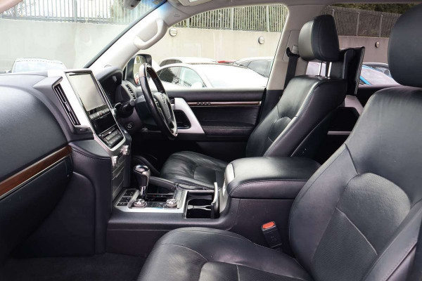 2016 Toyota LandCruiser VDJ200R Sahara SUV Image 12