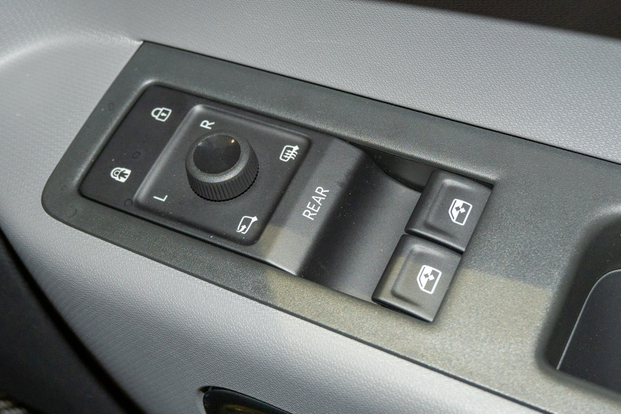 2024 MY25 Volkswagen ID. Buzz EB Pro BEV560 People Mover Image 16